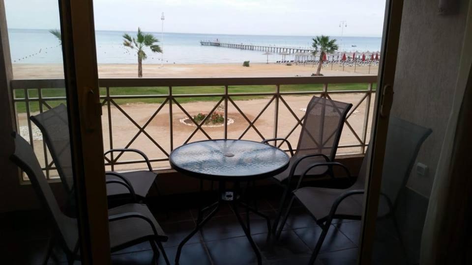 Porto South Beach Royal Sea View Families صف اول بحر مباشر Ain Sukhna Exterior photo