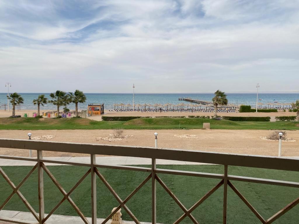 Porto South Beach Royal Sea View Families صف اول بحر مباشر Ain Sukhna Exterior photo