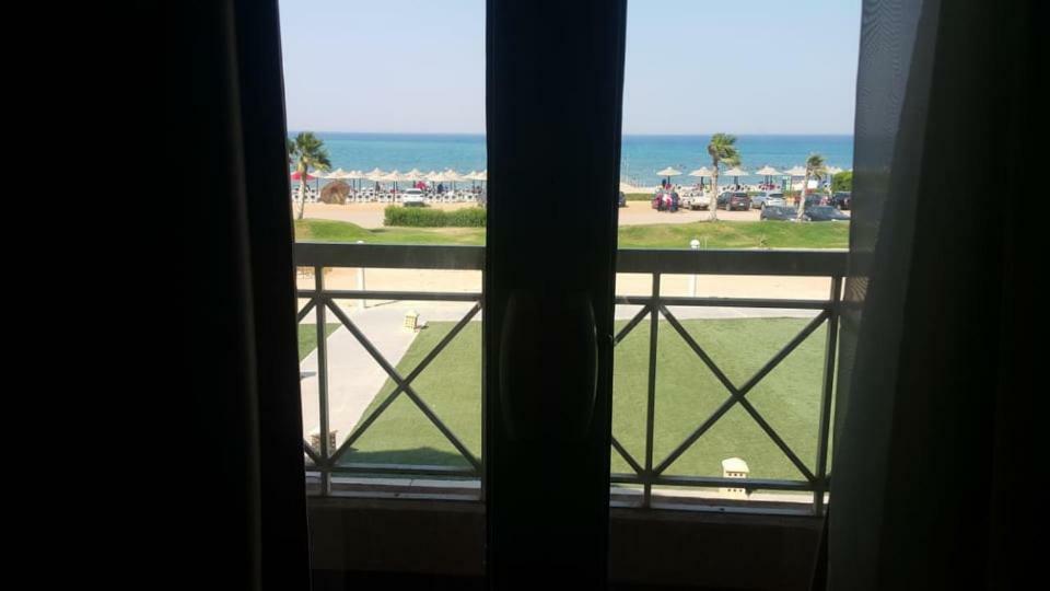 Porto South Beach Royal Sea View Families صف اول بحر مباشر Ain Sukhna Exterior photo